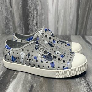 Native Toddler C8 Gray W/ Black Blue Paint  Splatter